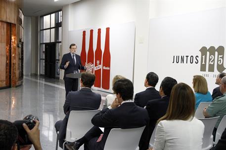 4/07/2016. Rajoy visita la factoría Mahou-San Miguel. El presidente del Gobierno en funciones, Mariano Rajoy, durante su visita al centro de...